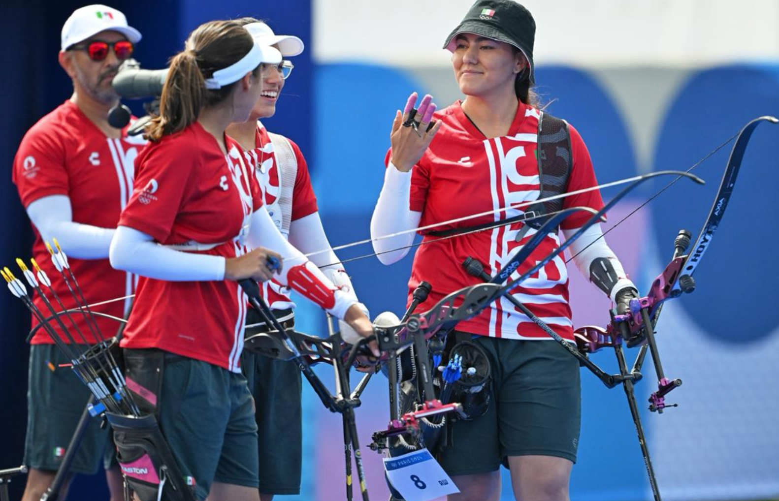 López Obrador felicita a mexicanas que ganaron bronce en tiro con arco de París 2024